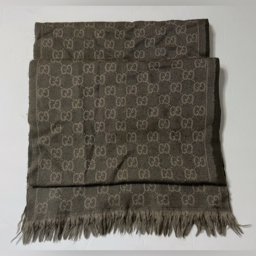 Authentic Gucci wool  Scarf - Picture 5 of 13
